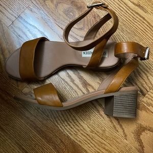 Steven Madden Block Heel Dafodil Cognac